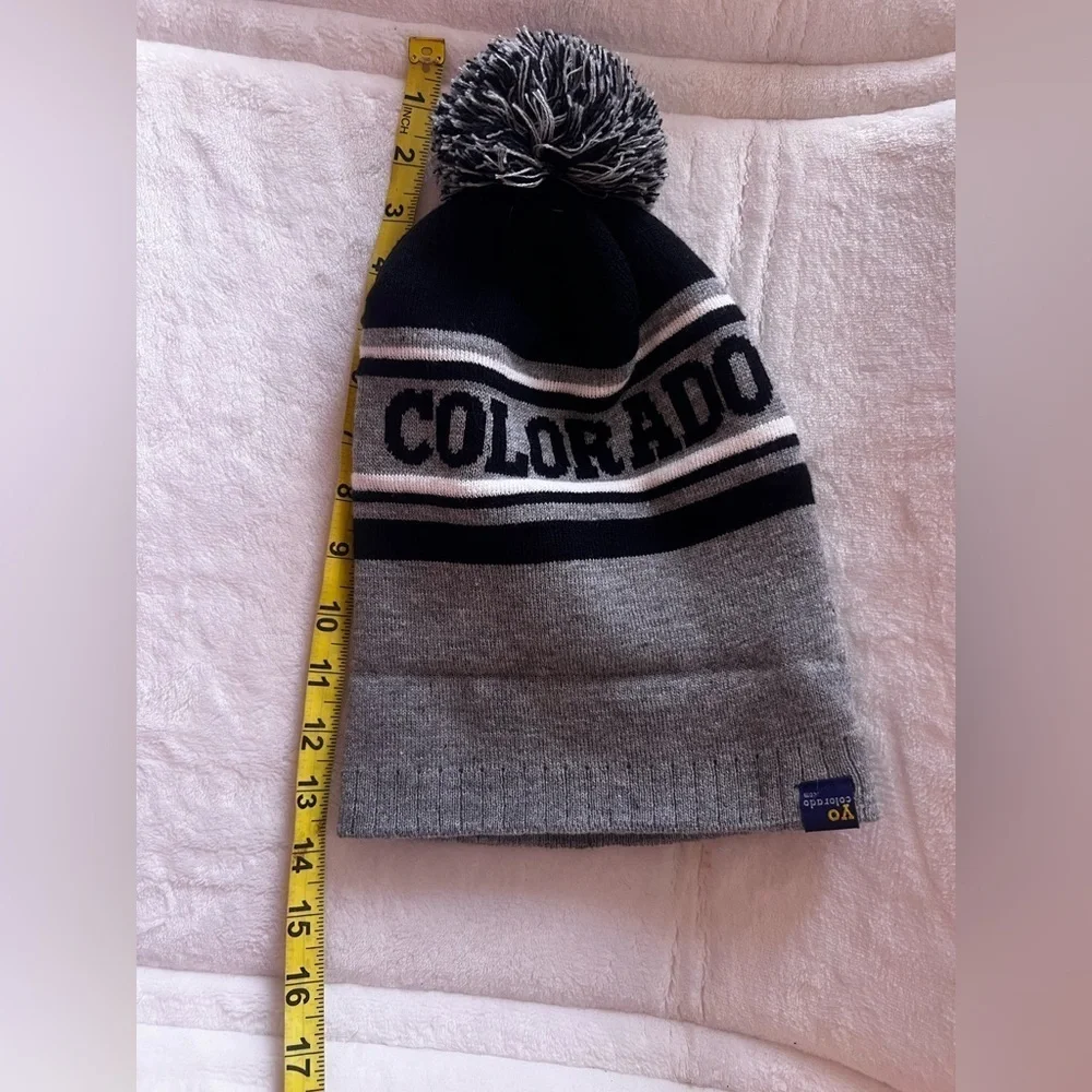 Gold Metal International Colorado knit beanie hat pom pom black size OS